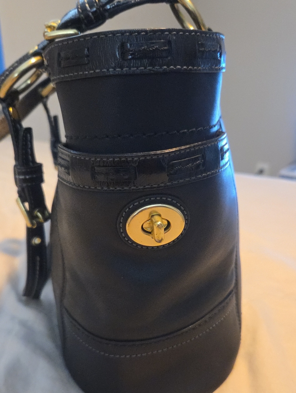 Coach Black Leather Shoulder Bag with Gold Hardware - Picture 2 of 6